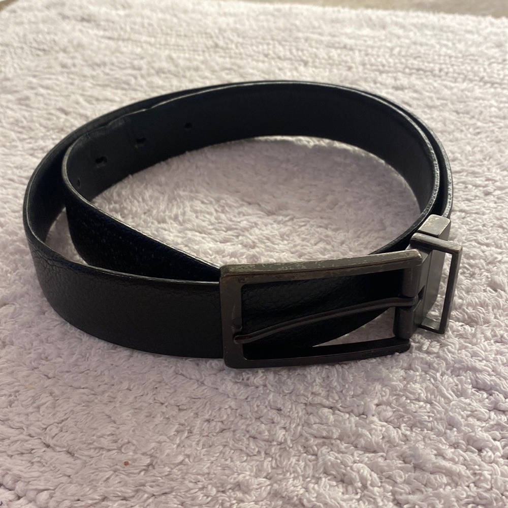 Micheal Kors mens belt in black.